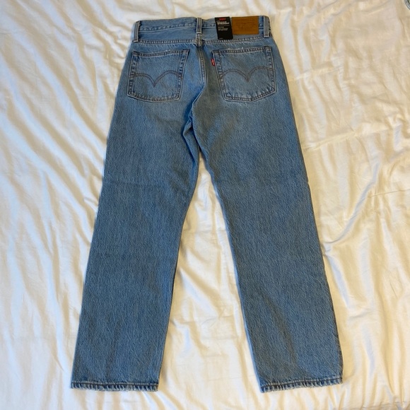Levi’s • Wedgie Straight Distressed - Picture 3 of 9
